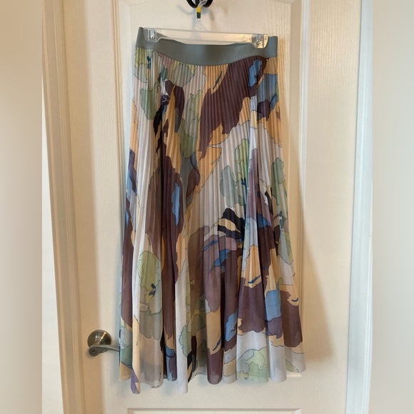Aritzia Twirl Skirt Rare Print - Picture 2 of 2